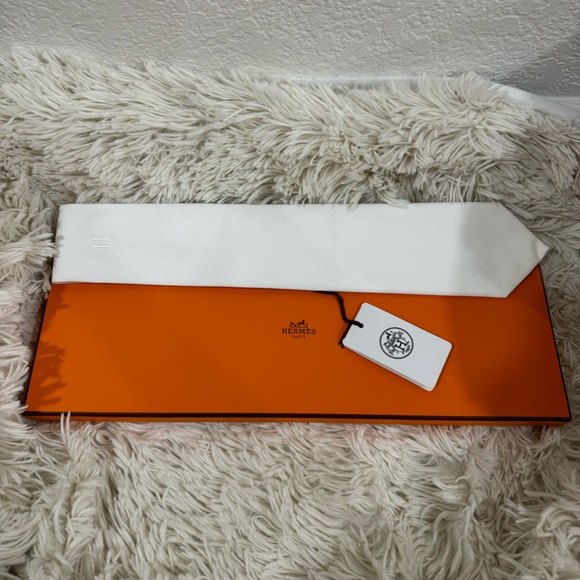 Hermes White Tie with Box - Picture 6 of 7